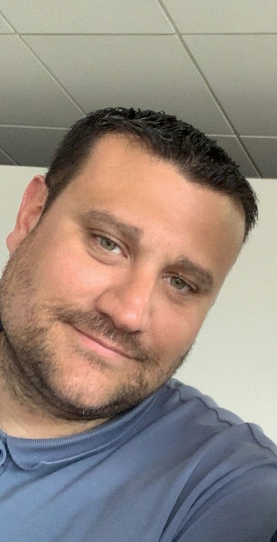 Profil de Floreal, 40 ans, Gay Suisse à Niederscherli