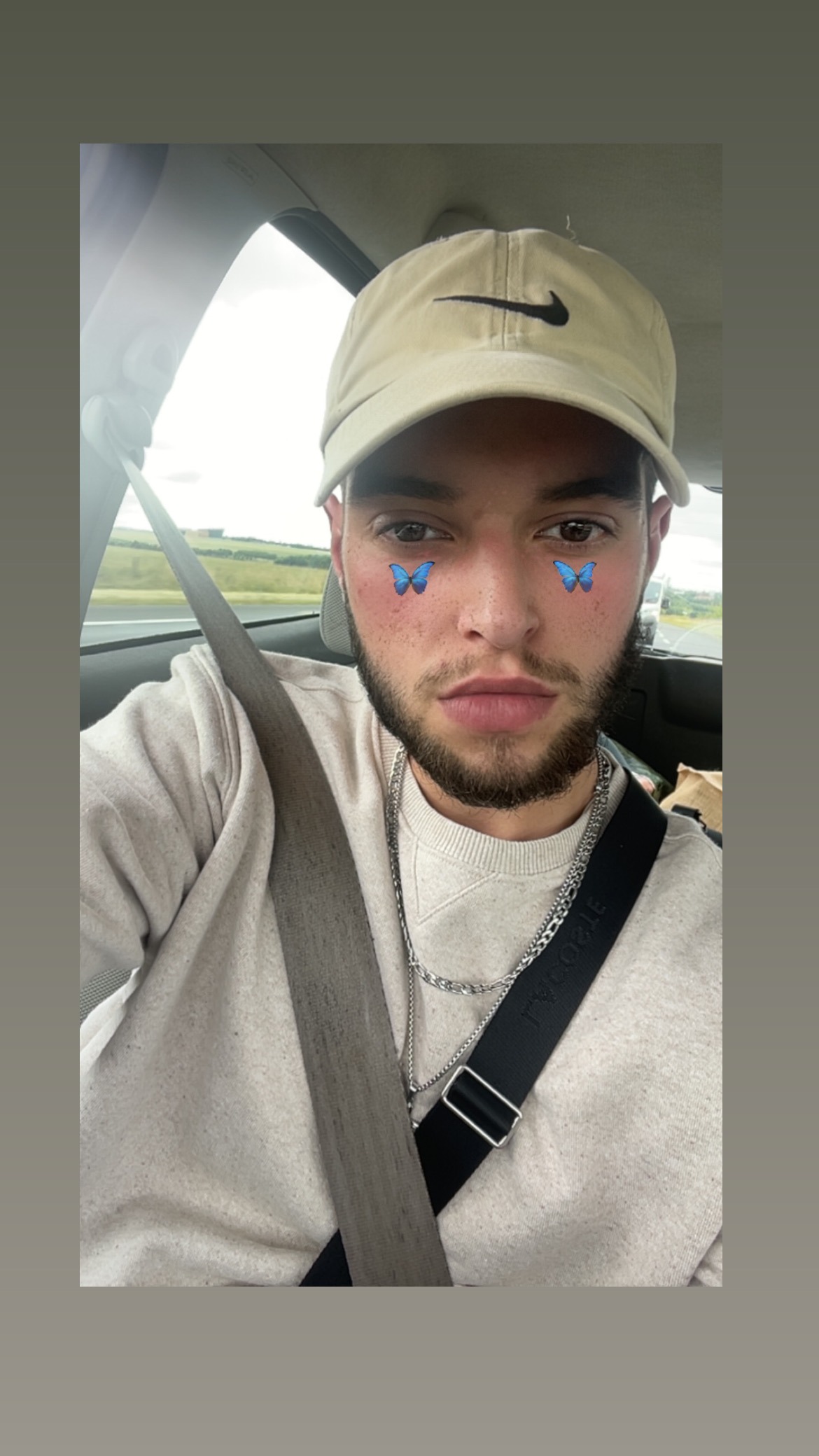 Profil de Carmel, 24 ans, Gay Suisse à Sfazù
