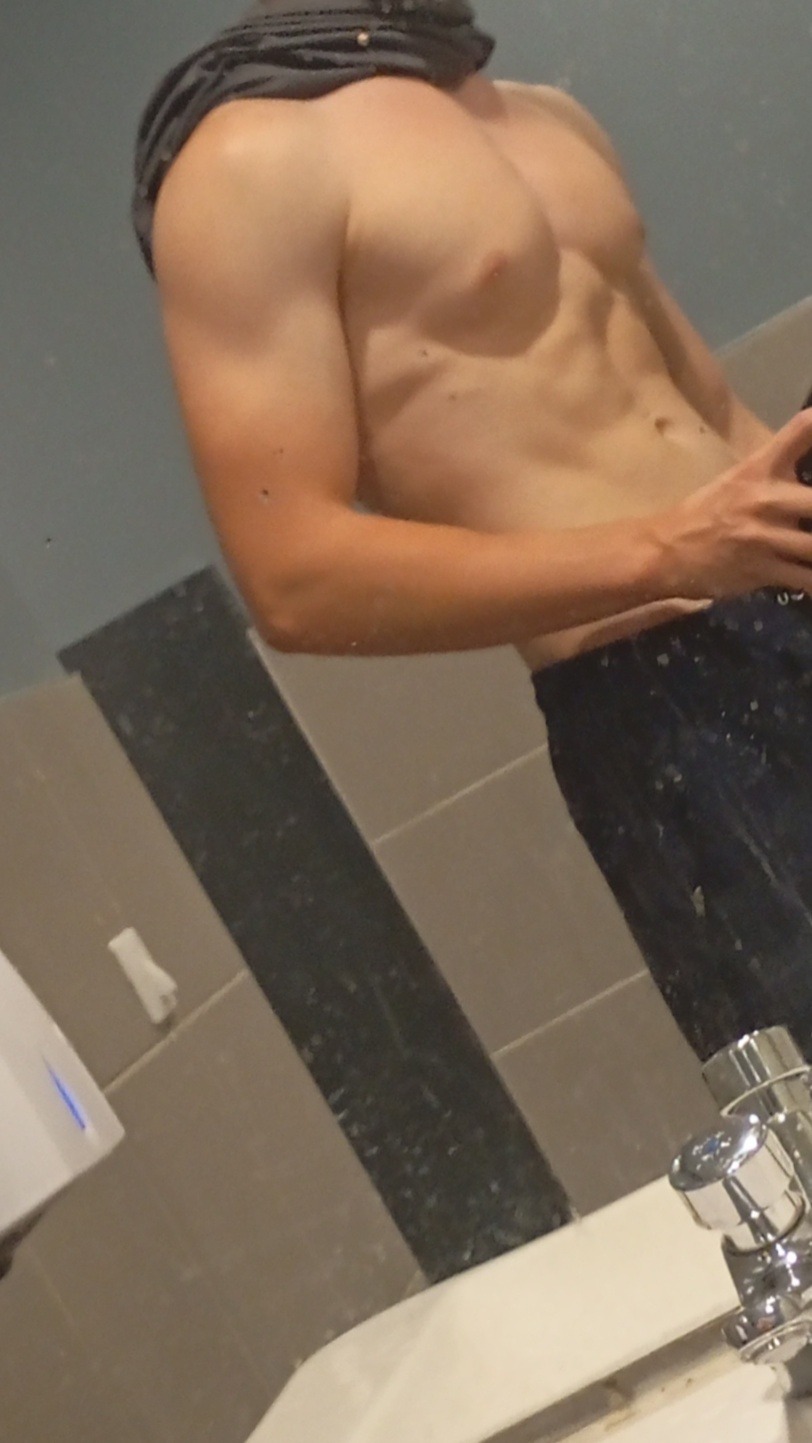 Profil de Zakharia, 19 ans, Gay Suisse à Blonay