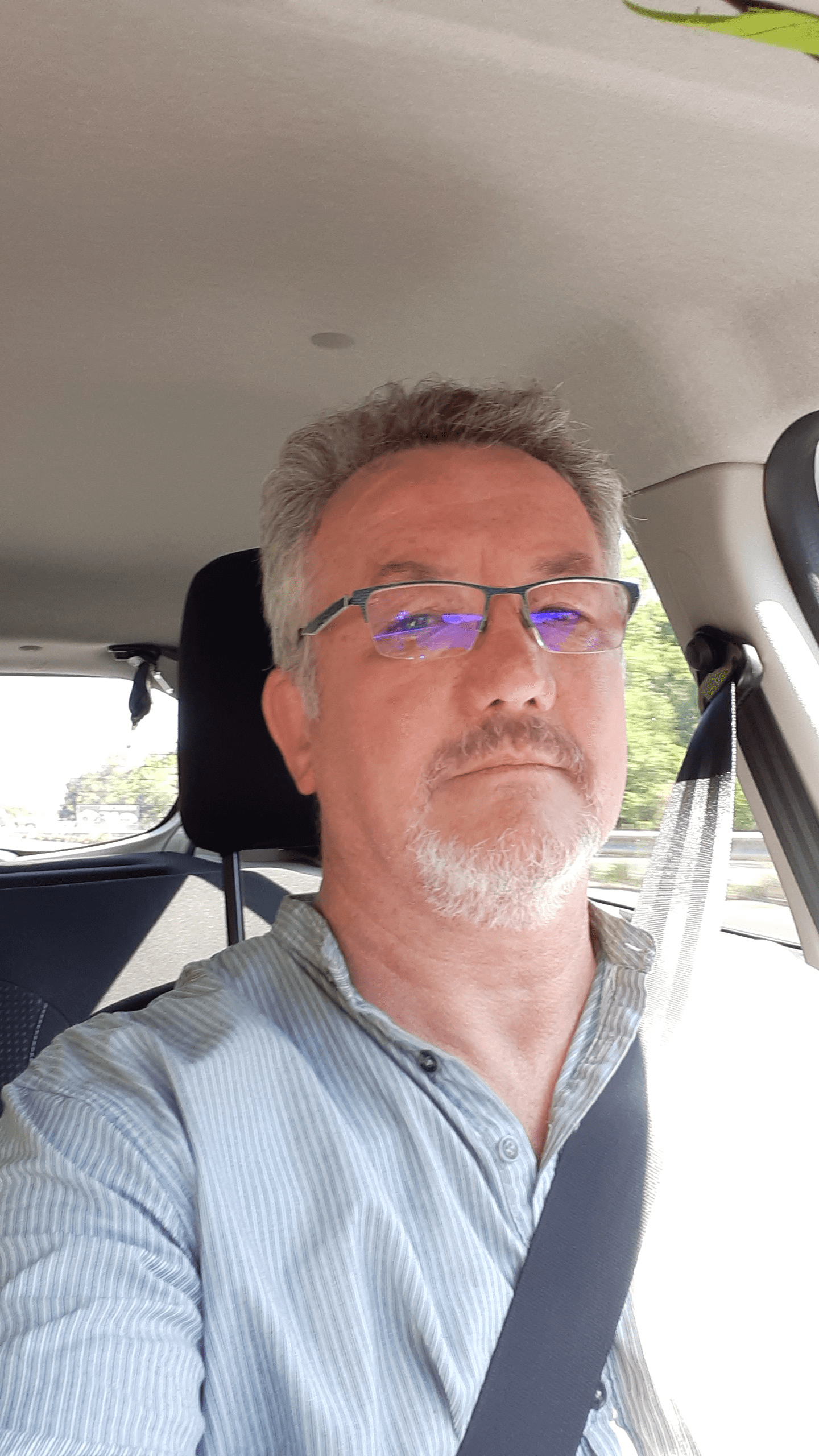 Profil de Yu, 55 ans, Gay Suisse à Berolle