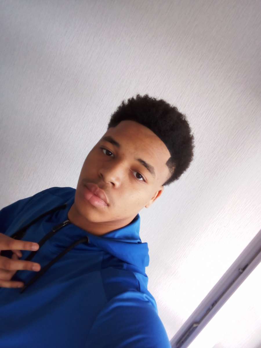 Profil de Manasse, 20 ans, Gay Suisse à Böttstein