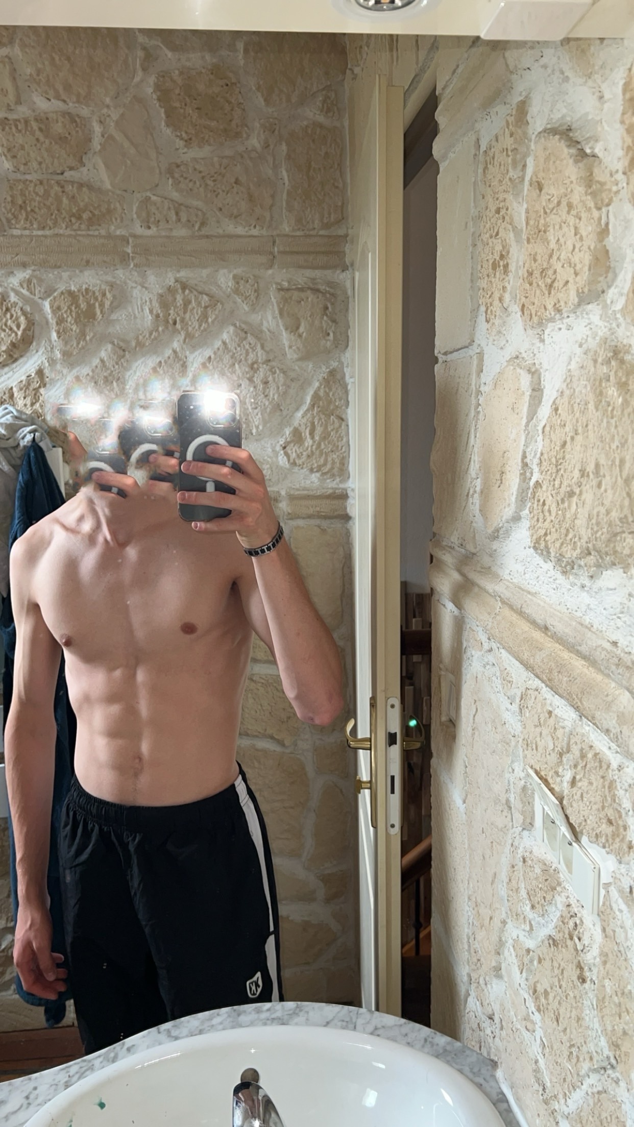 Profil de Nima, 20 ans, Gay Suisse à Sergey