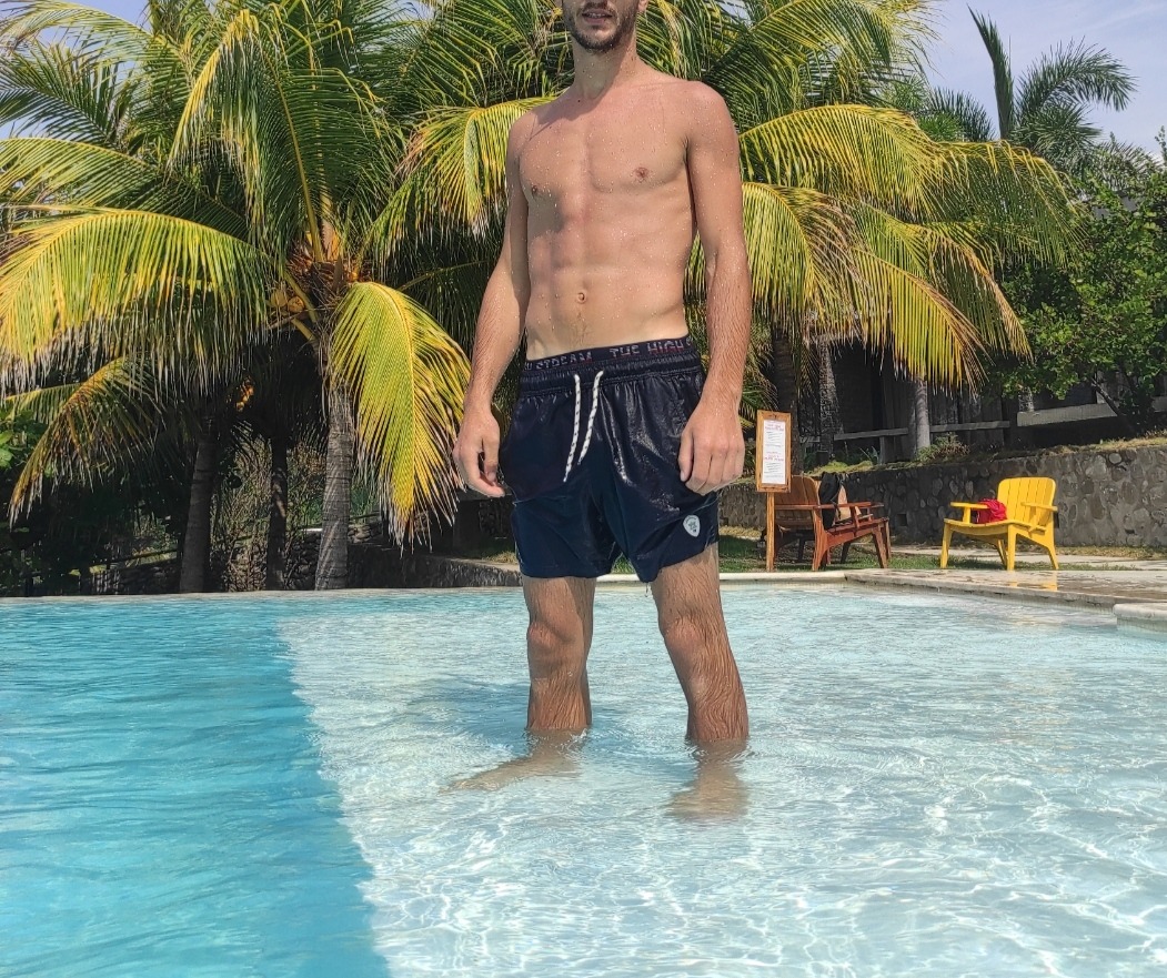 Profil de Hachem, 32 ans, Gay Suisse à Sta. Maria in Calanca