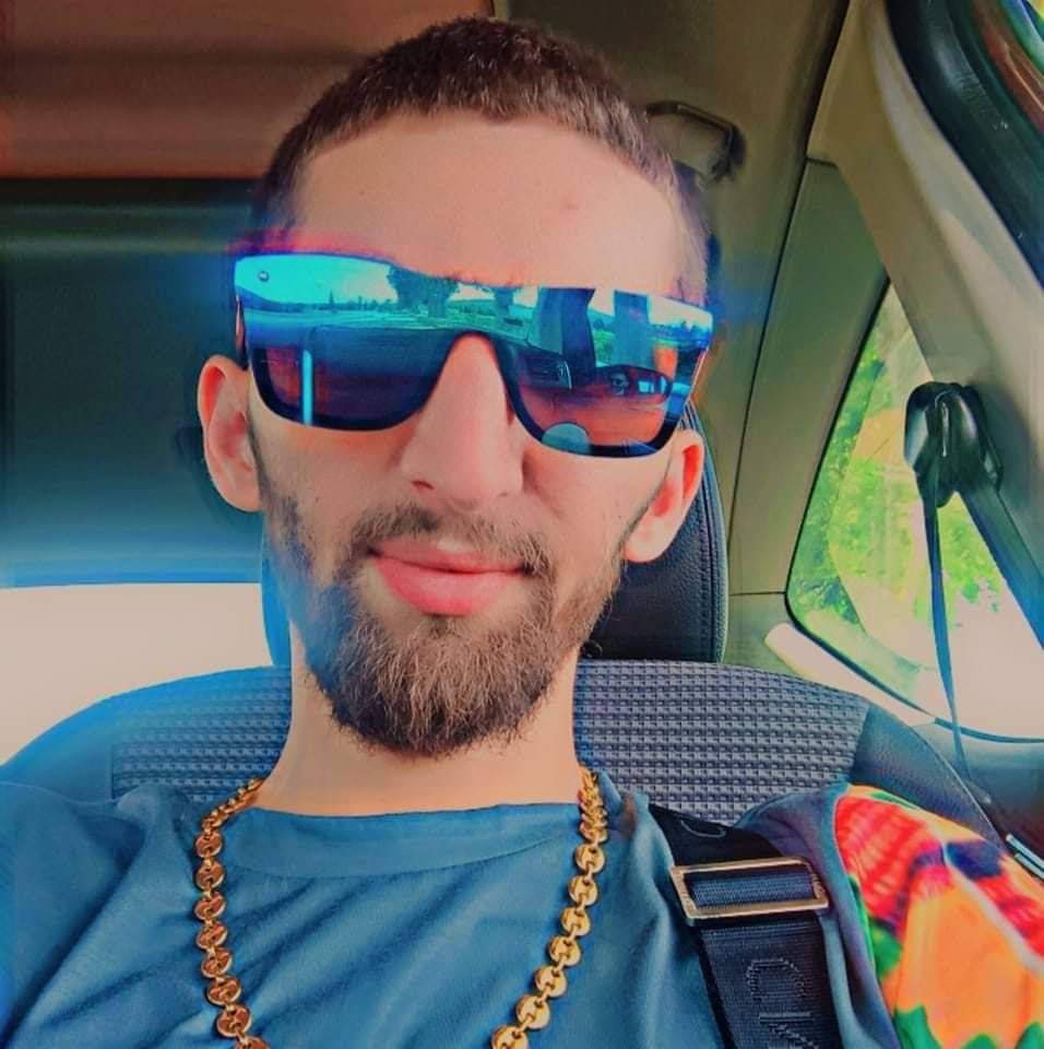 Profil de Riyade, 28 ans, Gay Suisse à Surcasti