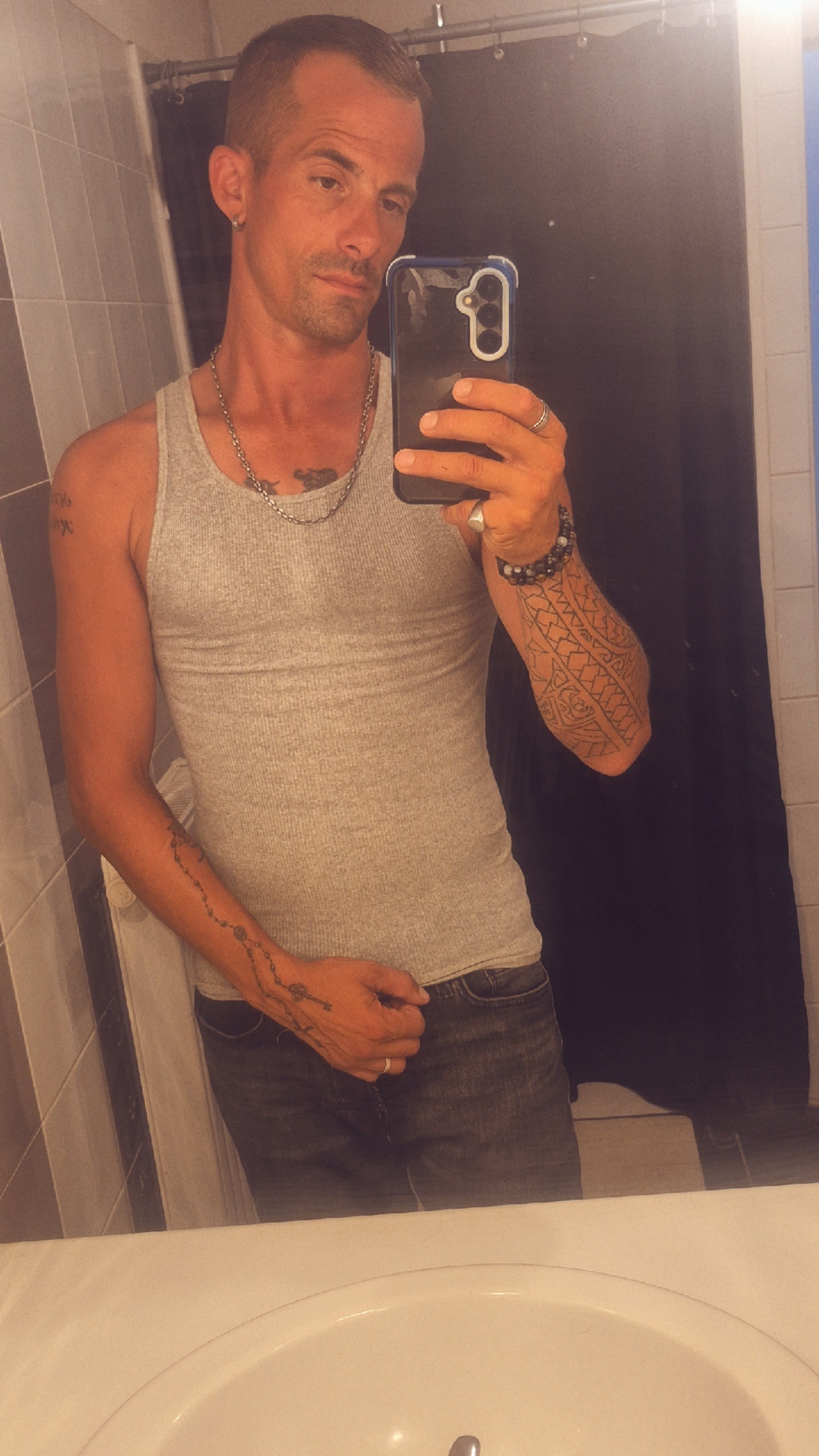 Profil de Iskander, 38 ans, Gay Suisse à Sur