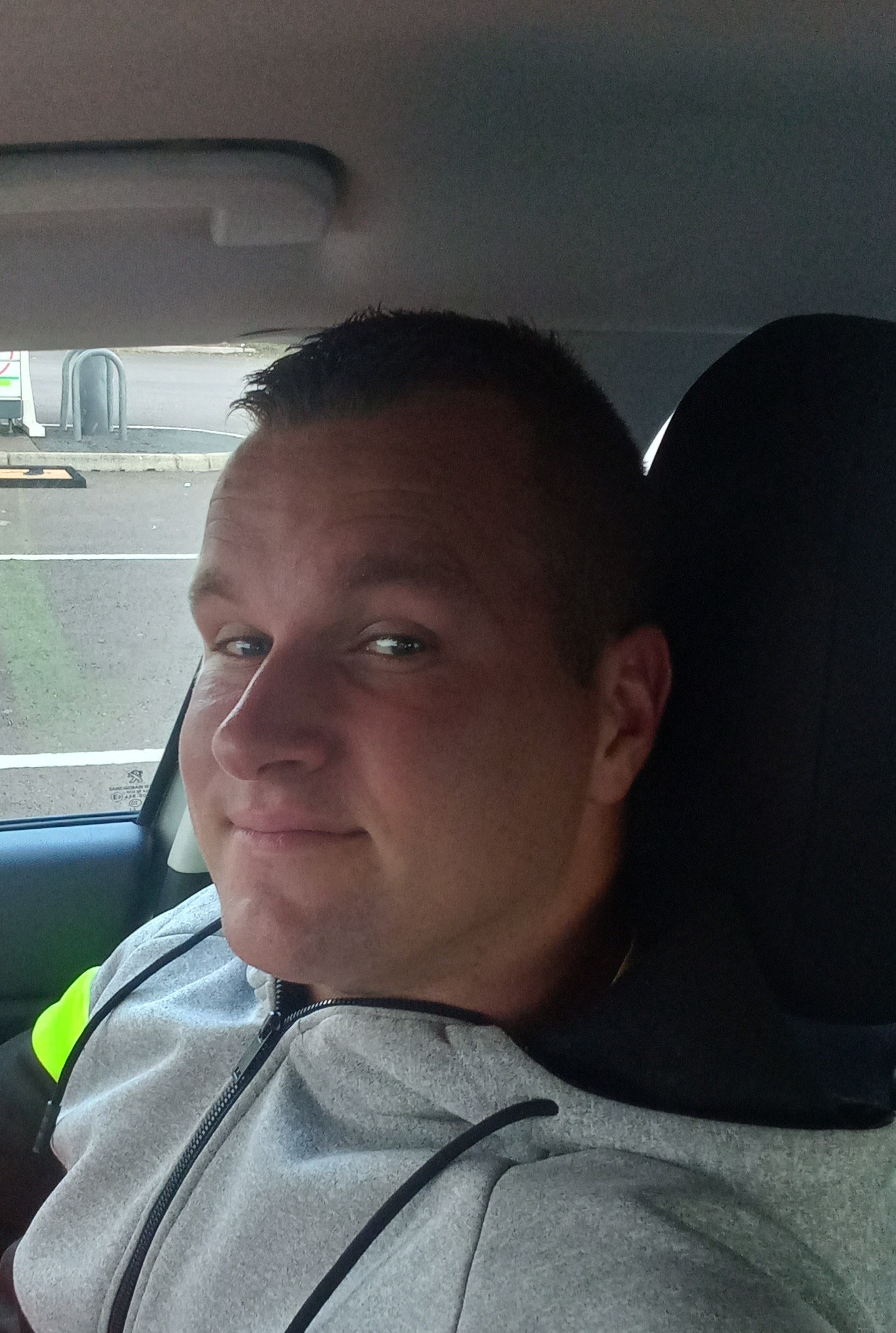 Profil de Smaël, 27 ans, Gay Suisse à Leuggelbach
