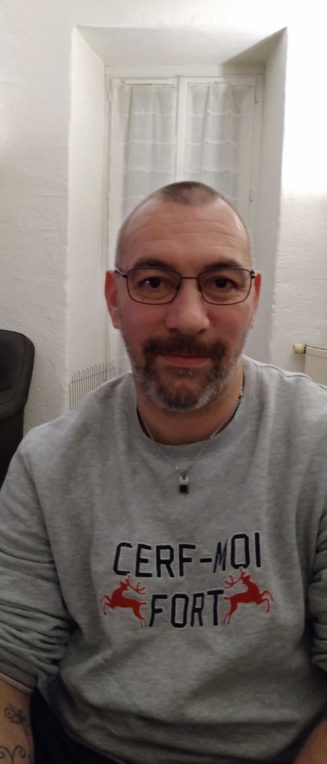 Profil de Aristote, 45 ans, Gay Suisse à Saubraz