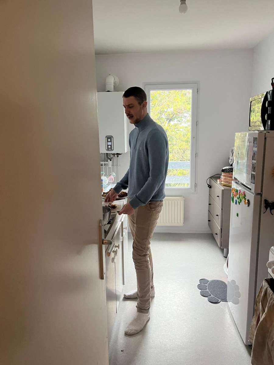 Profil de Loni, 30 ans, Gay Suisse à Oleyres