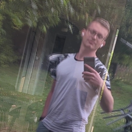 Profil de Eron, 25 ans, Gay Suisse à Flühli LU