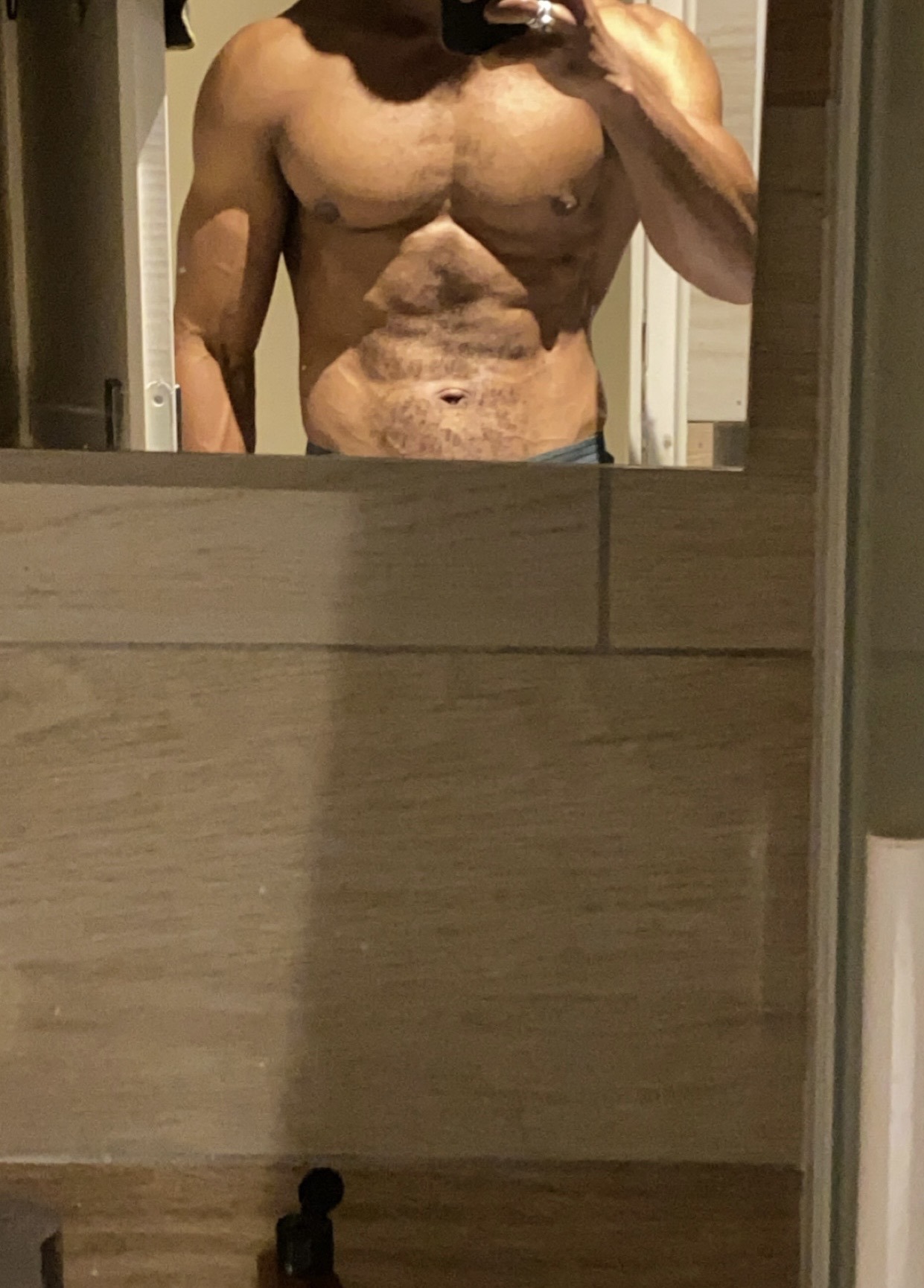 Profil de Tibère, 26 ans, Gay Suisse à Oleyres