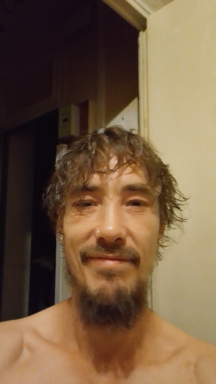 Profil de Genereux, 37 ans, Gay Suisse à Mathon