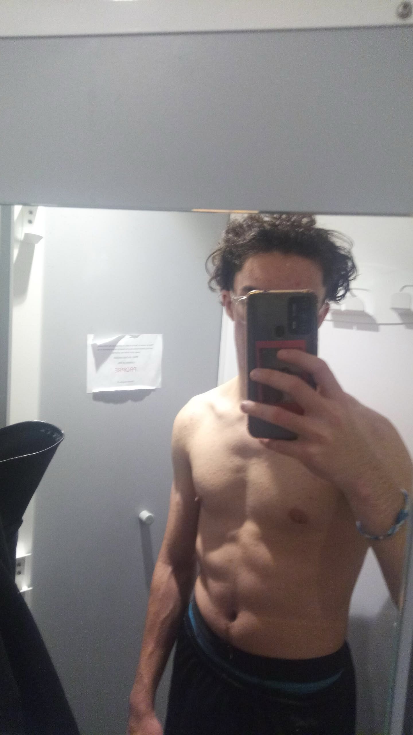 Profil de Badreddine, 18 ans, Gay Suisse à Perrefitte