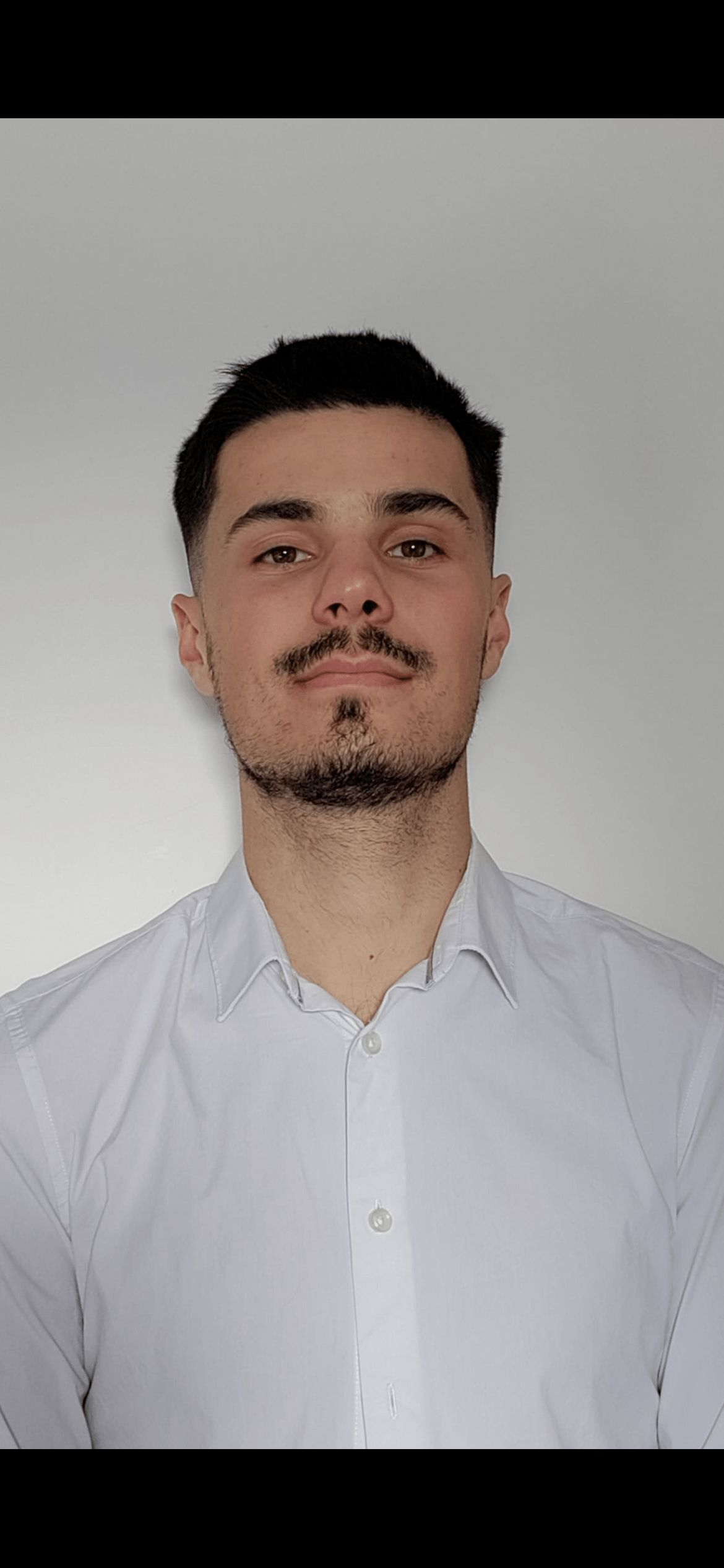 Profil de Fayz, 22 ans, Gay Suisse à Preda