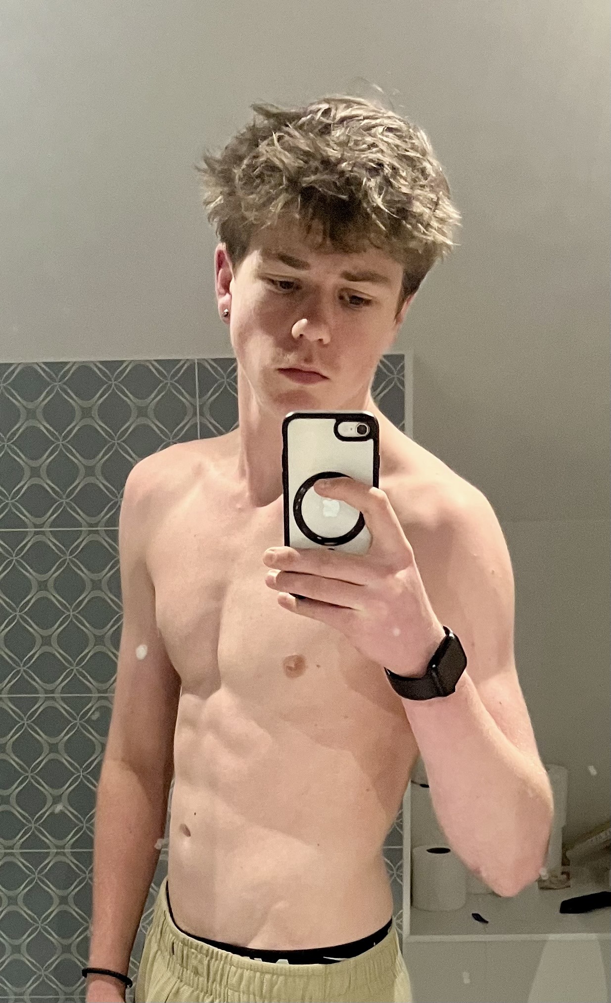 Profil de Nadjime, 19 ans, Gay Suisse à Süderen