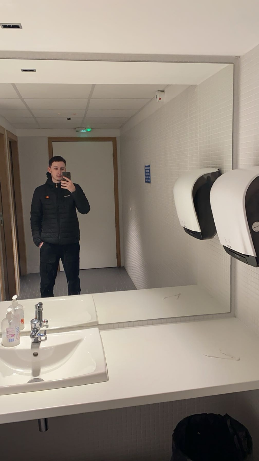 Profil de Fessal, 20 ans, Gay Suisse à Herlisberg
