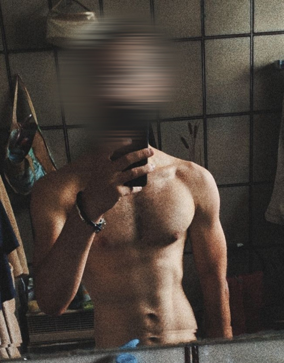 Profil de Ishem, 25 ans, Gay Suisse à Lohn-Ammannsegg